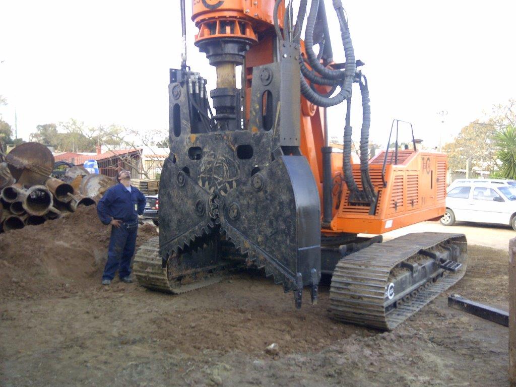 New piling / drilling rig Tescar CF8 DW